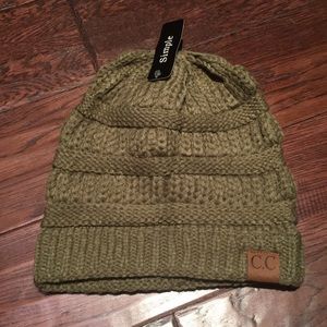 ⬇️ NWT Slouch Knit Beanie